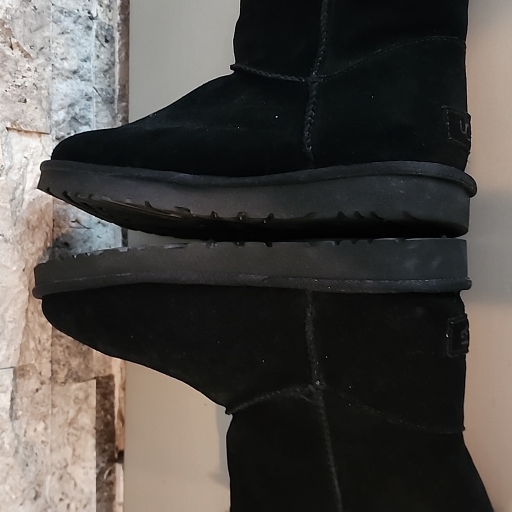 UGG  Black Fur-Lined Boots - Picture 5 of 10